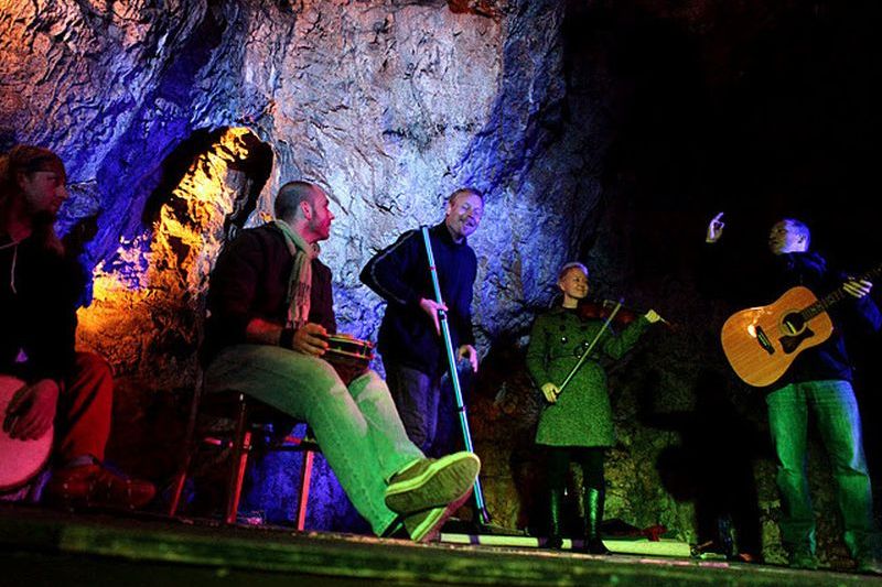 festival Didgeridoo v jeskyni